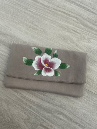 Monedero Gris con Motivo Floral