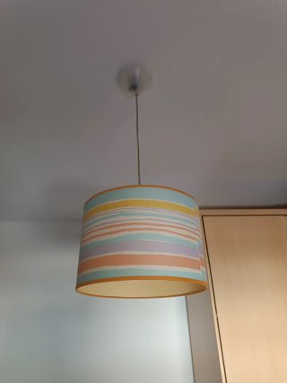 Lámpara de techo con pantalla estampada