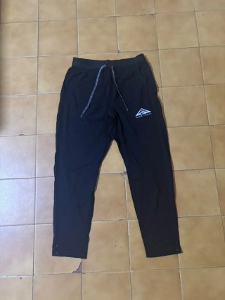 Pantalón Nike Trail Negro