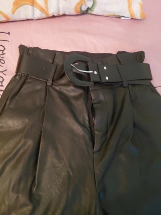 Pantalones anchos efecto piel mujer