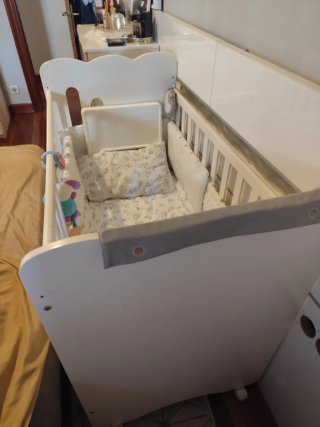 Cuna de bebé blanca
