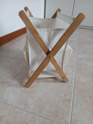 Portariviste pieghevole in legno e tessuto