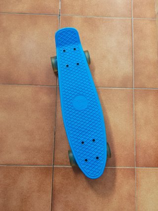 Skate azul para niños con luces