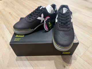 Zapatillas Munich Negras Talla 37