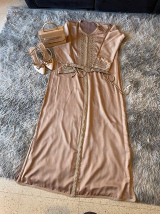 Caftán Marroquí Beige y Dorado