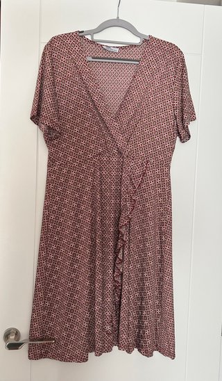 Vestido cruzado estampado rosa y rojo