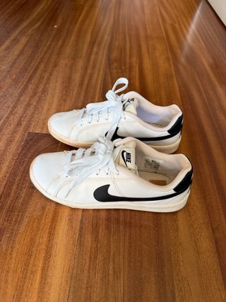 Zapatillas Nike Blancas y Negras