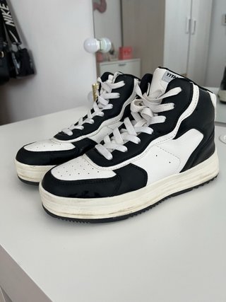 Botines Bershka Negros y Blancos