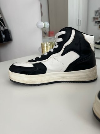 Botines Bershka Negros y Blancos