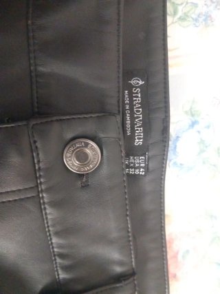 Falda de cuero negro Stradivarius