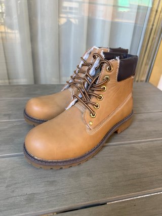 Botines beige estilo clásico