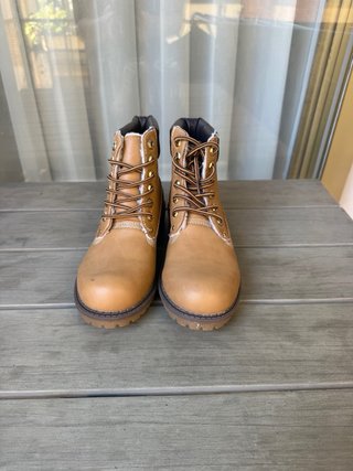 Botines beige estilo clásico