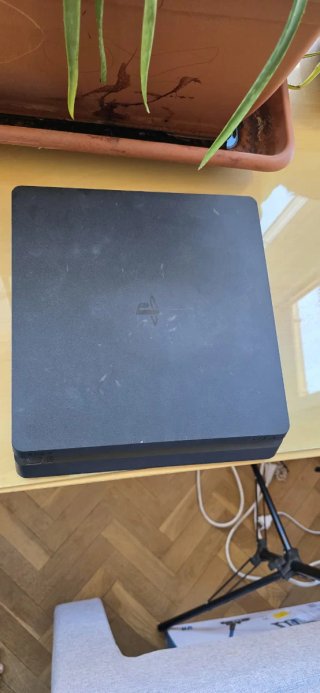 PS4 (PlayStation 4) con mando y juegos