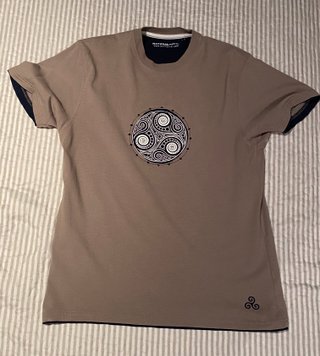 Camiseta Natural Life Hombre Beige/Azul