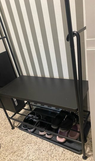 Mueble recibidor negro y blanco