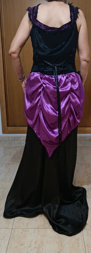 Disfraz de época negro y morado
