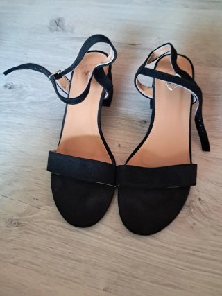 Sandalia tacón negras