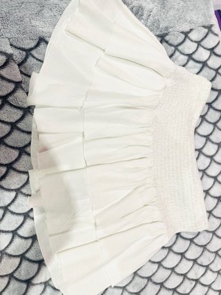 Falda corta blanca con volantes