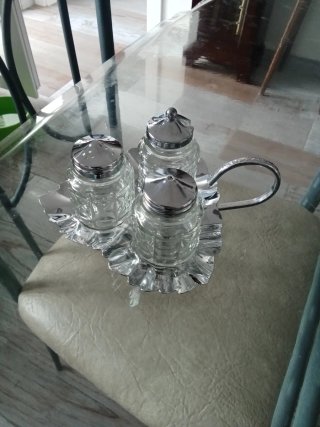 Salpimentero de cristal y metal plateado