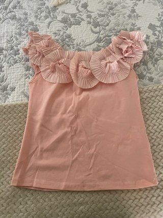 Camiseta rosa con flores