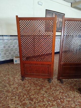 Biombo de madera , tenemos 9 ,la unidad 20€