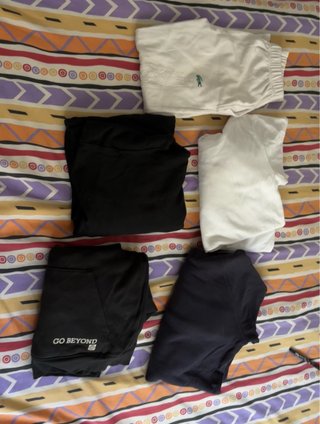 Lote 4 sudaderas y 1 pantalón