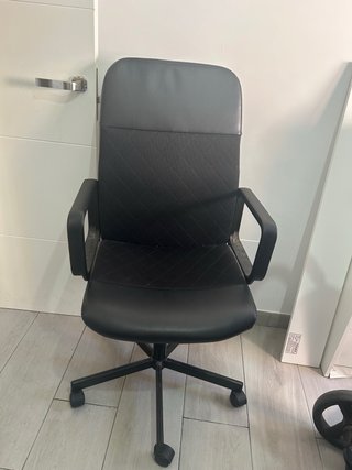 Silla de ordenador negra