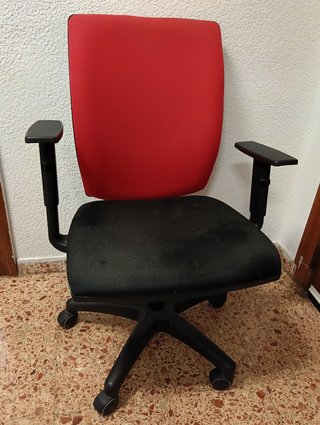 Silla de escritorio reclinable y ajustable