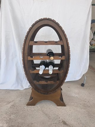 Vinoteca de Madera con Diseño Ovalado