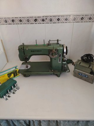 Máquina de coser Refrey 427 VZ