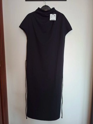 Vestido midi negro Zara