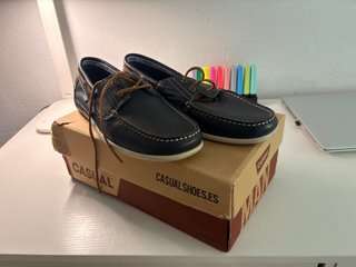 Zapatos náuticos CASUAL negros y marrones