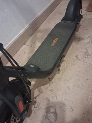 Patinete Segway Ninebot F2E. Con matrícula.