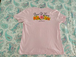 Camiseta rosa con flores Best Of Luck