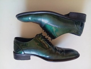 Zapatos de vestir verdes y negros