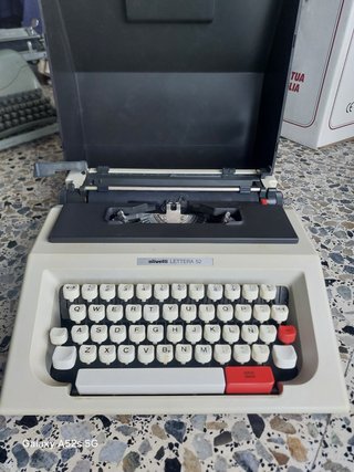 Máquina de escribir Olivetti Lettera 52