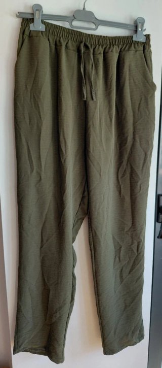 Pantalón capri verde militar