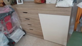 Armario de madera y plástico