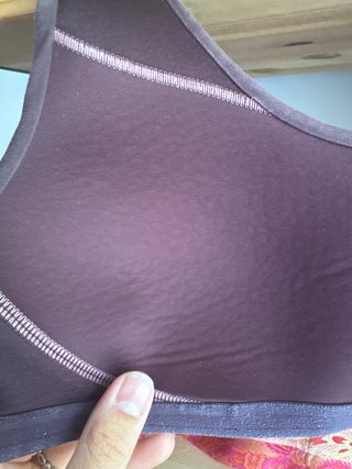 Top deportivo mujer berenjena Oysho