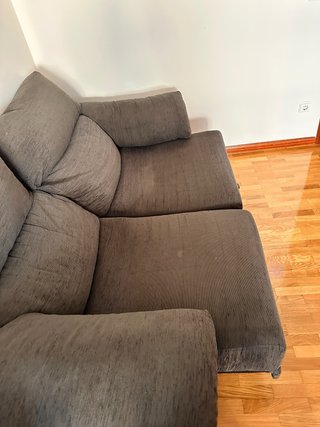 Divano a tre posti, reclinabile e trasformabile in letto
