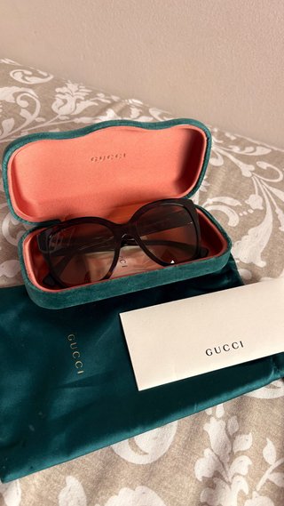Gafas de sol Gucci negras y marrones