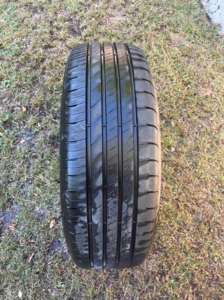 Neumático Goodyear 215/65 R16