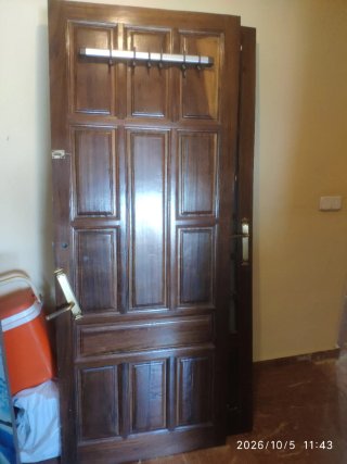 SE REGALAN PUERTAS, MUEBLES DE PISO Y COCINA
