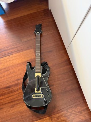 Guitarra Guitar Hero para PlayStation 4 + juego