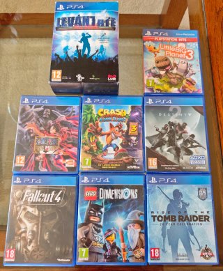 PS4 Slim 1TB + 2 Mandos + 17 giochi