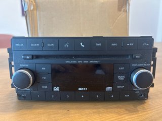 Radio CD OEM Chrysler Grand Voyager / Jeep Cheroke