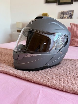 Casco de moto gris DISCOVER Usado una sola vez