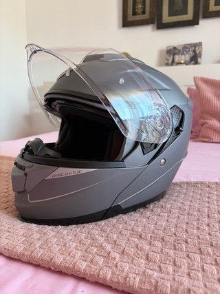 Casco de moto gris DISCOVER Usado una sola vez
