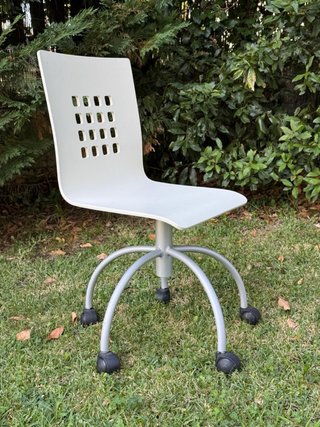 Sedia da studio bianca con rotelle