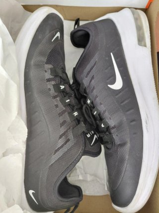 Zapatillas Nike Air Max Axis Negras y Blancas